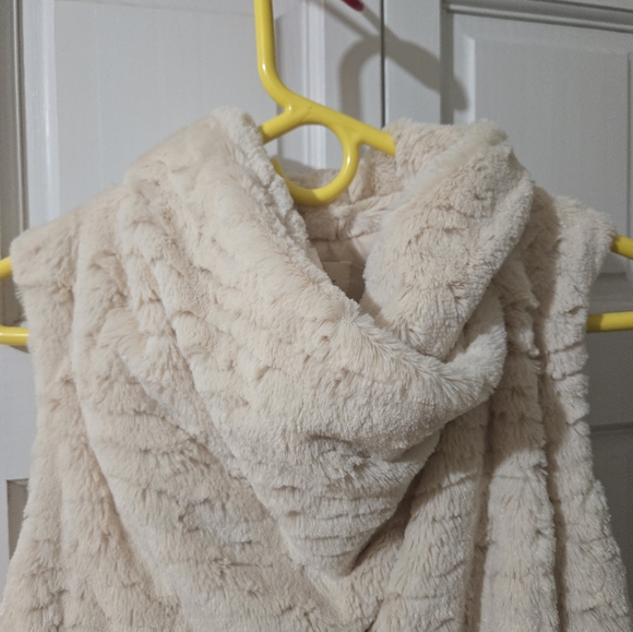 Rewind Faux Fur Button Closure Wrap Vest Size Large - Picture 7 of 16